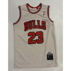 Mitchell & Ness Chicago Bulls Michael Jordan #23 1995-96 Jersey Mens M Cream